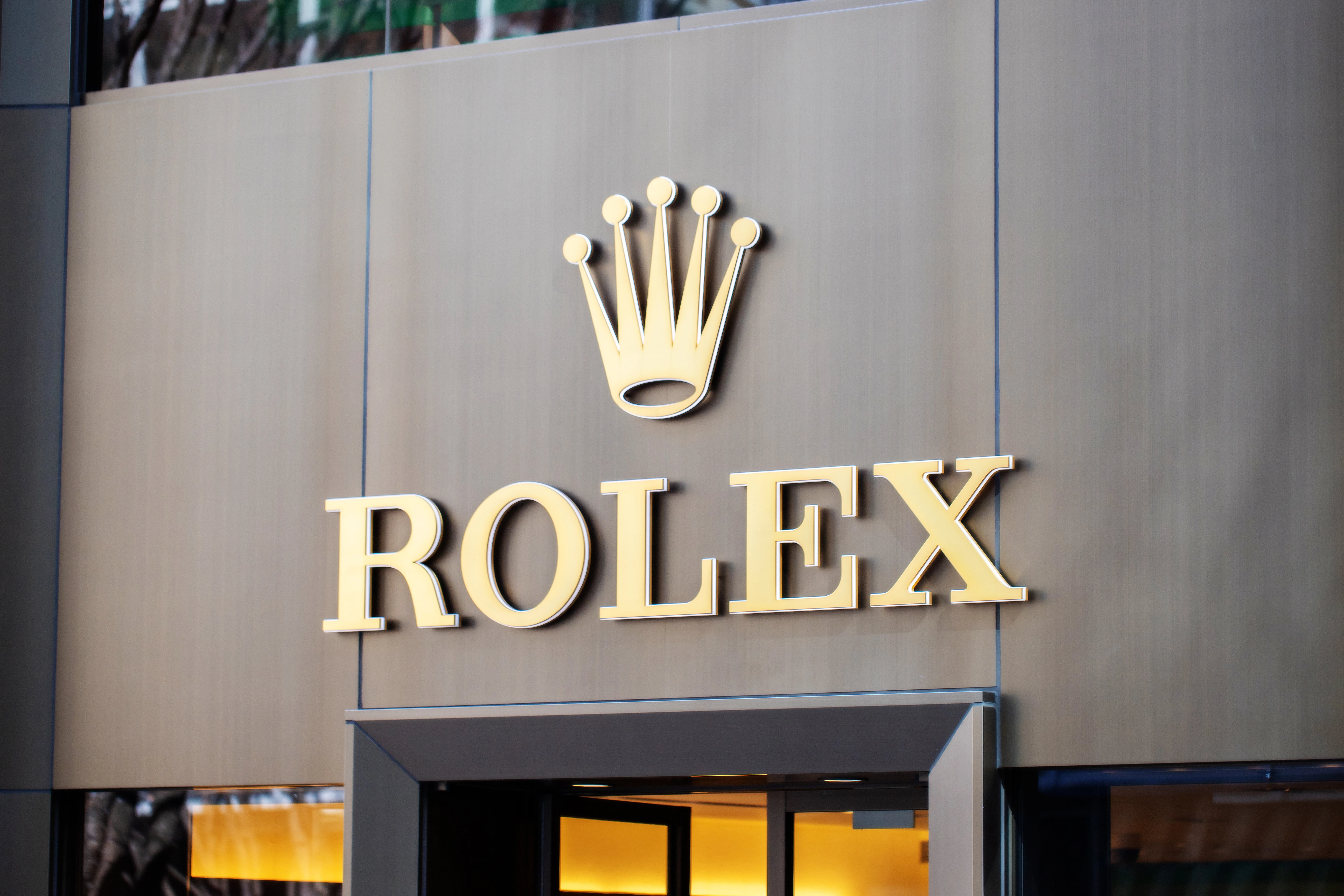 ロレックスの正規販売店とは？利用するメリットやデメリット、正規店で