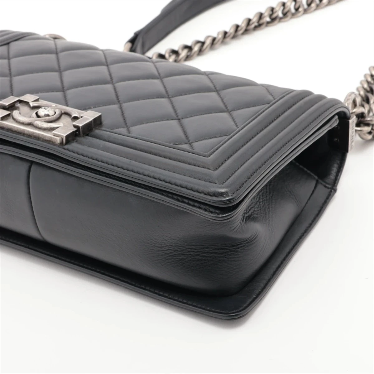 艶やかなメタリックラムスキン♪【CHANEL】25A ミニポーチ シャネル ボーイシャネル25 ラムスキン チェーンショルダー