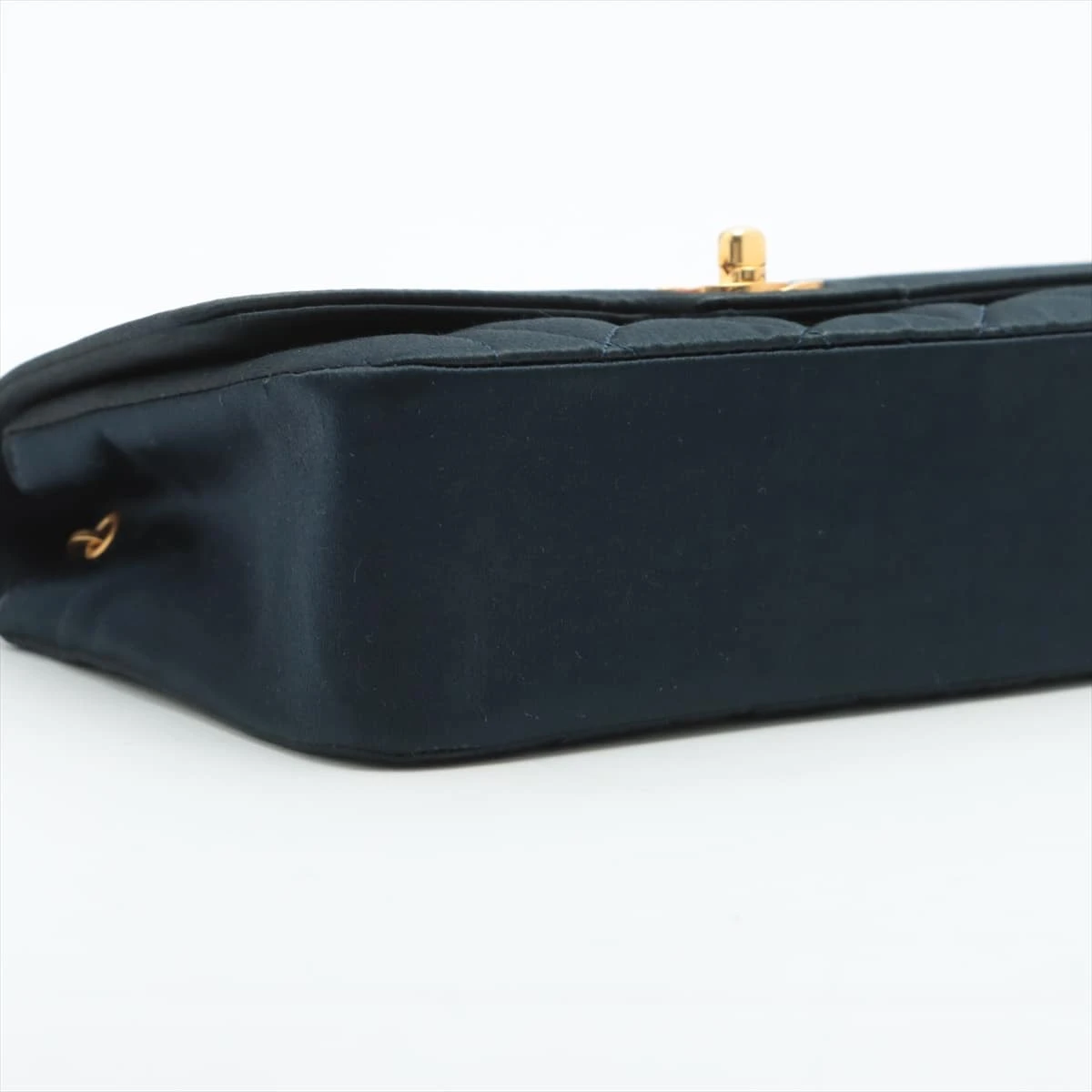 シャネル ミニマトラッセ サテン チェーンショルダーバッグ ネイビー