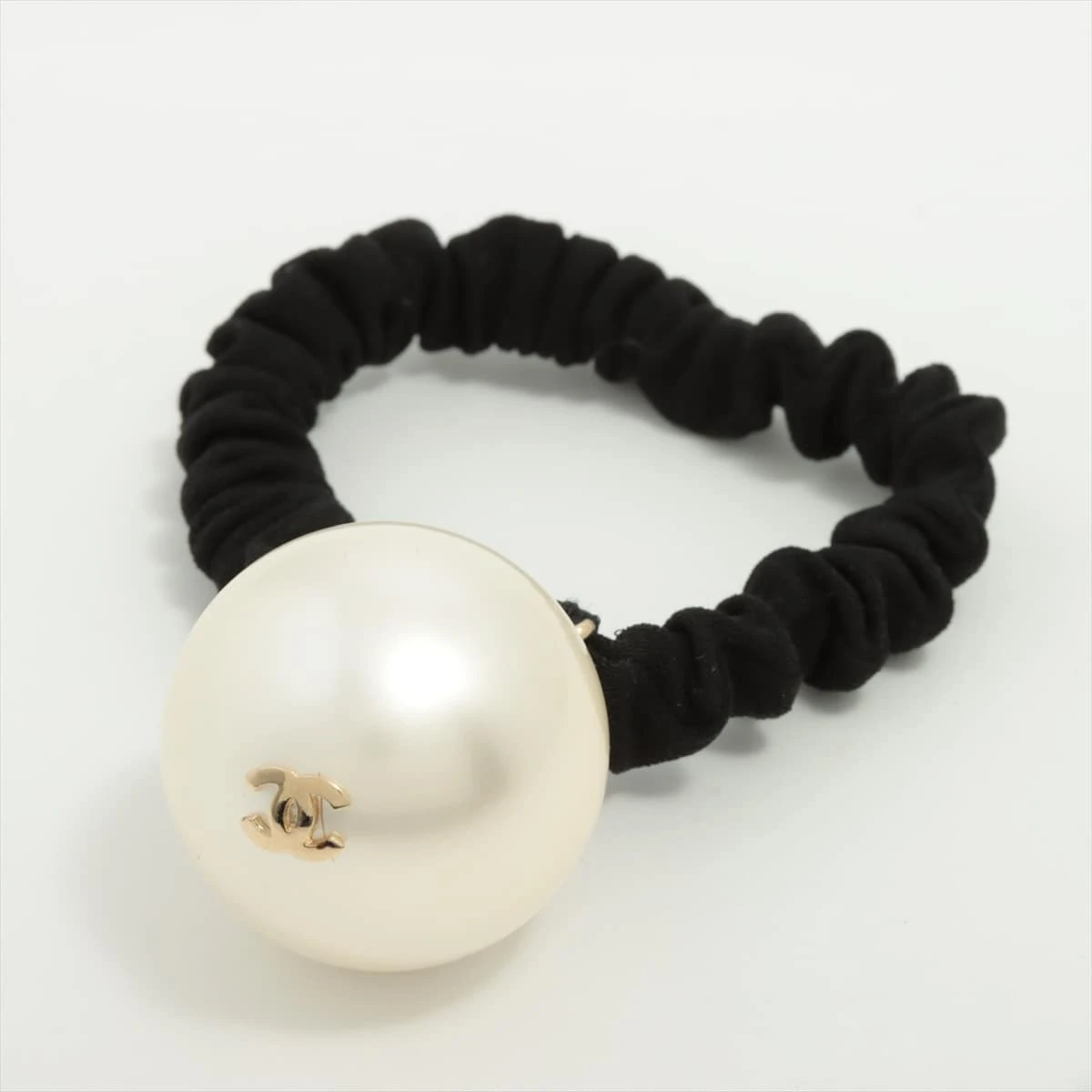 お値下げ❗️CHANEL フェイクパール シュシュ ヘアゴム　ココマーク F20V お値下げ❗️CHANEL フェイクパール シュシュ ヘアゴムココマーク F20V