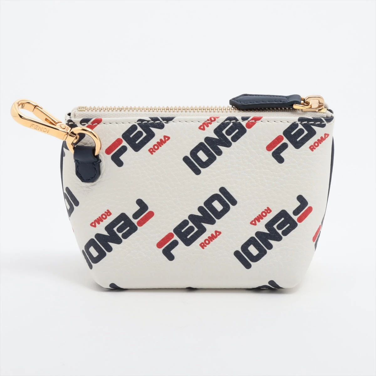 ＊FENDI＊魚の形のポーチ ベージュレザー スリム クラッチ ピーカブー フラットスリム クラッチ カーフレザー ベージュ | Fendi