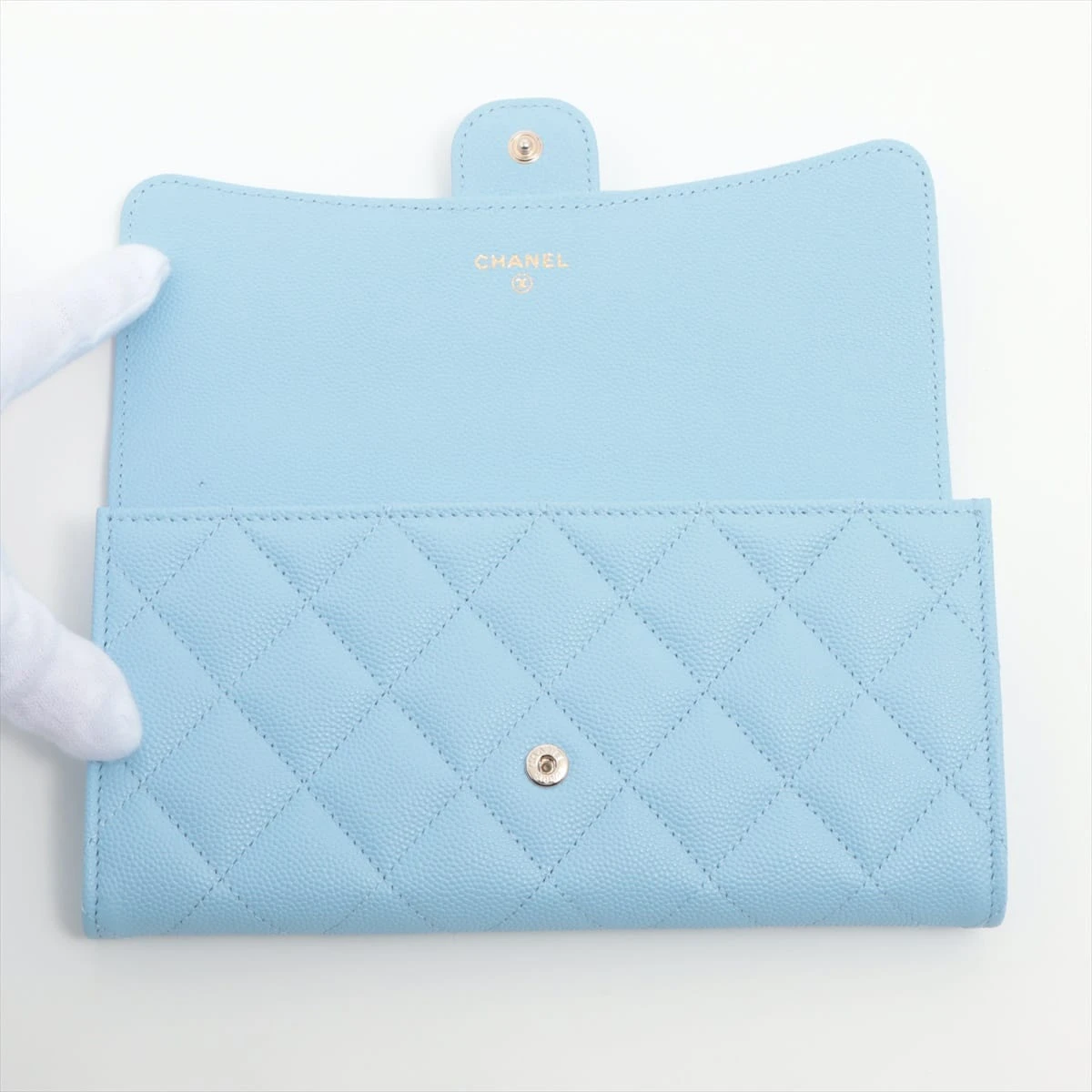 CHANEL ブルー 財布　キャビアスキン シャネル マトラッセ キャビアスキン 財布 ブルー PO025936