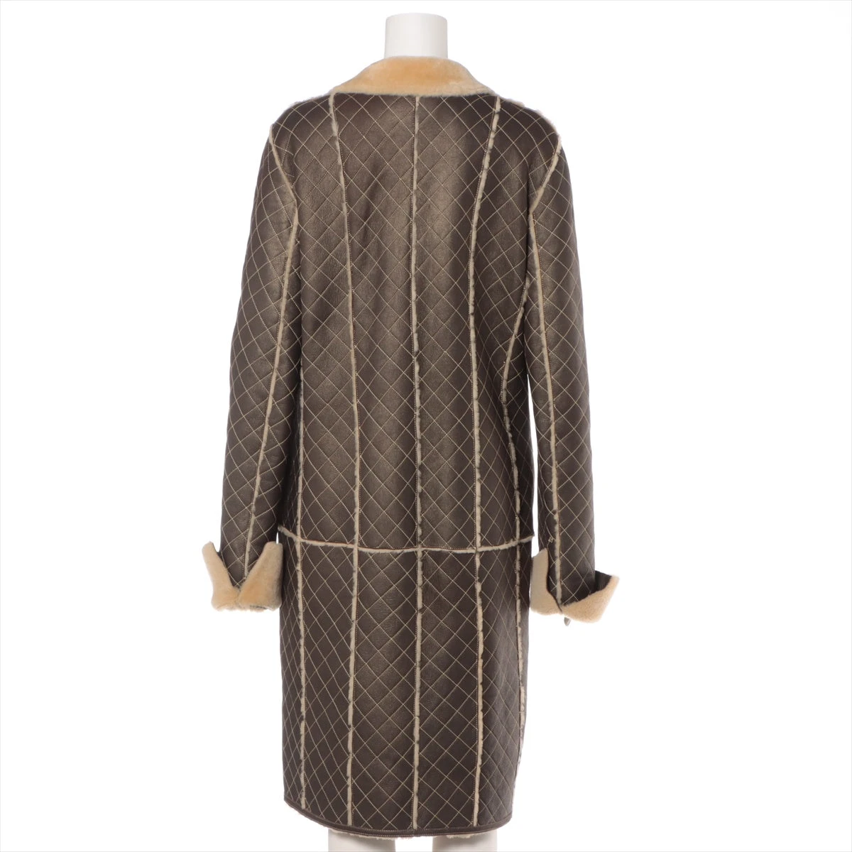 【takoyaki girlさん専用】CHANEL ムートンコート　マトラッセ シャネル ココボタン 04A ラムスキン ムートンコート 42 レディース