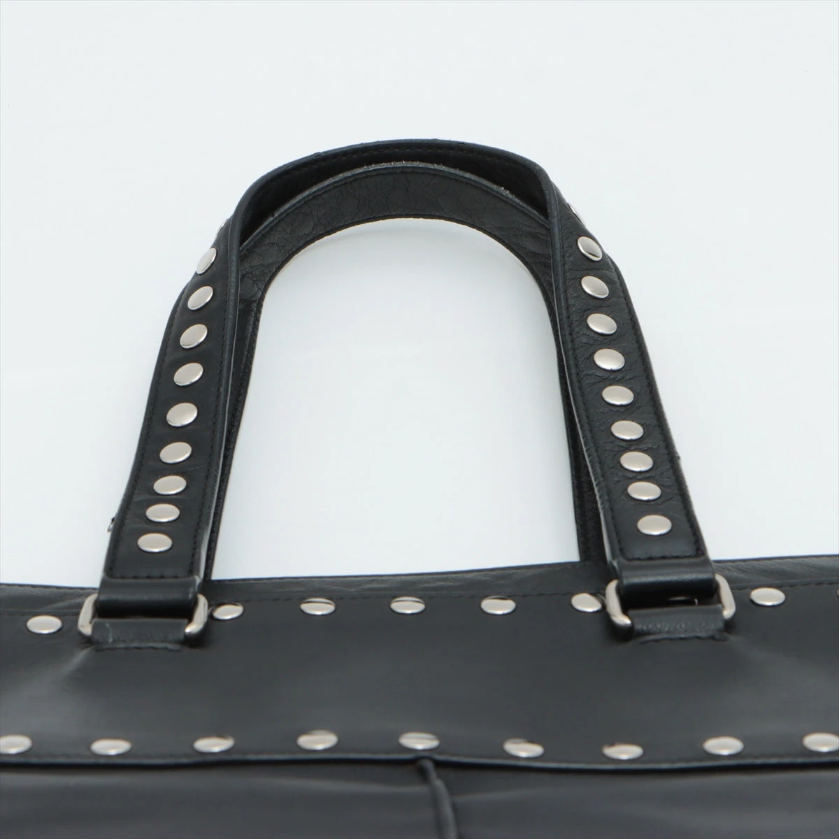【CELINE】トートバッグ　スタッズ　レザー　ブラック　自立 セリーヌ レザー×スタッズ トートバッグ ブラック A1295982