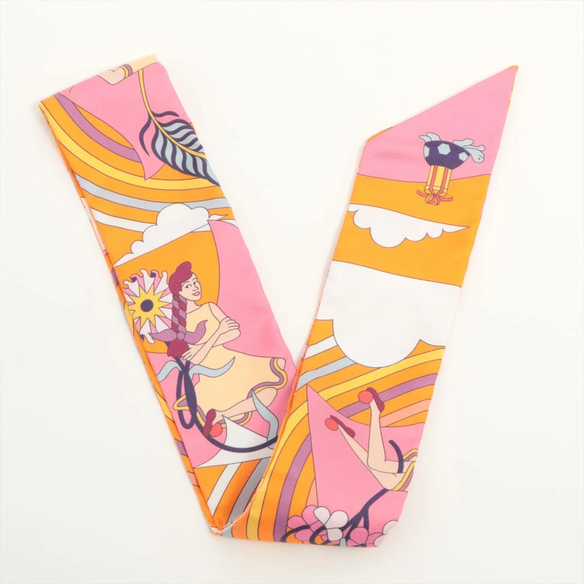 エルメス ツイリー CARRES VOLANTS 空飛ぶカレ スカーフ　ブランド エルメス ツイリー CARRES VOLANTS 空飛ぶカレ スカーフ シルク
