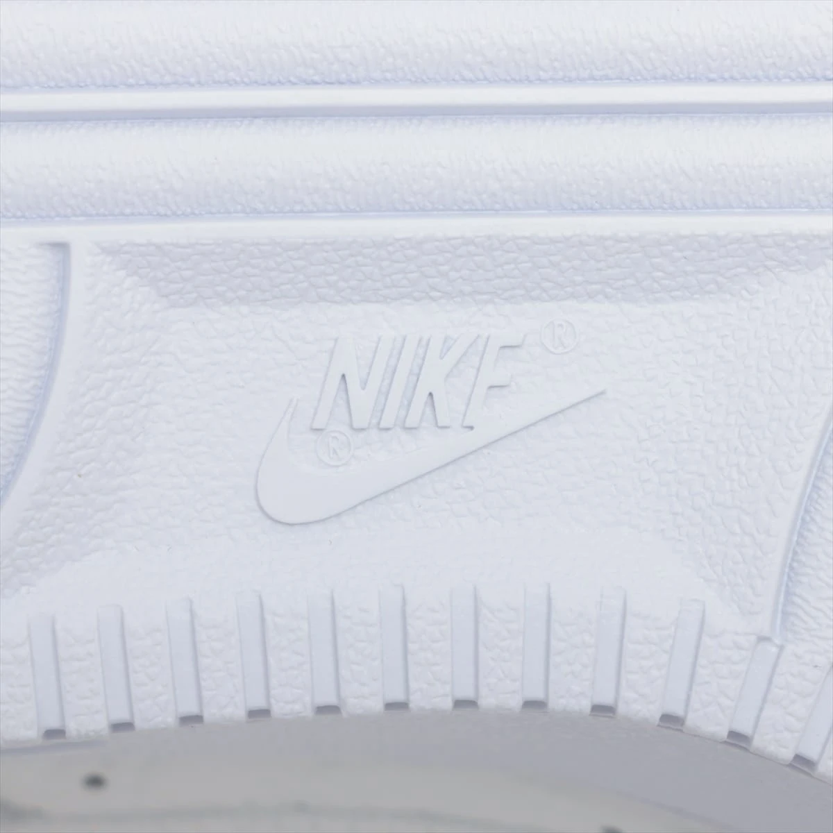 送料関税込みNIKE×VUITTONレザー スニーカー 8メンズ★Aランク ヴィトン×ナイキ NIKE AIR FORCE 1 22年 レザー スニーカー 8
