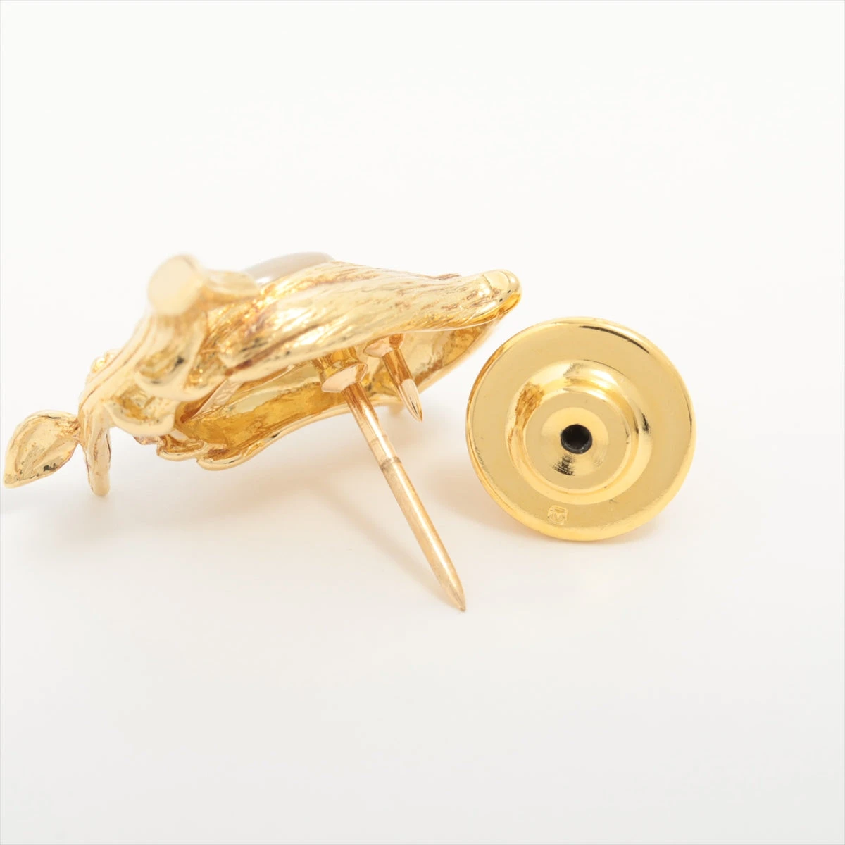 ミキモト MIKIMOTO シェル ピクウェ ピンブローチ K18 トナカイ ミキモト ピクウェ シェル ピンブローチ K18(YG) 5.3g A1837659