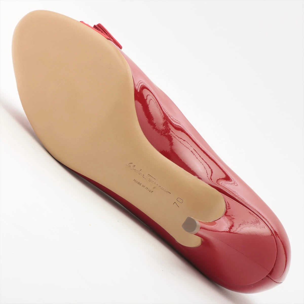 フェラガモ ヴァラ パテントレザー パンプス 7D レディース