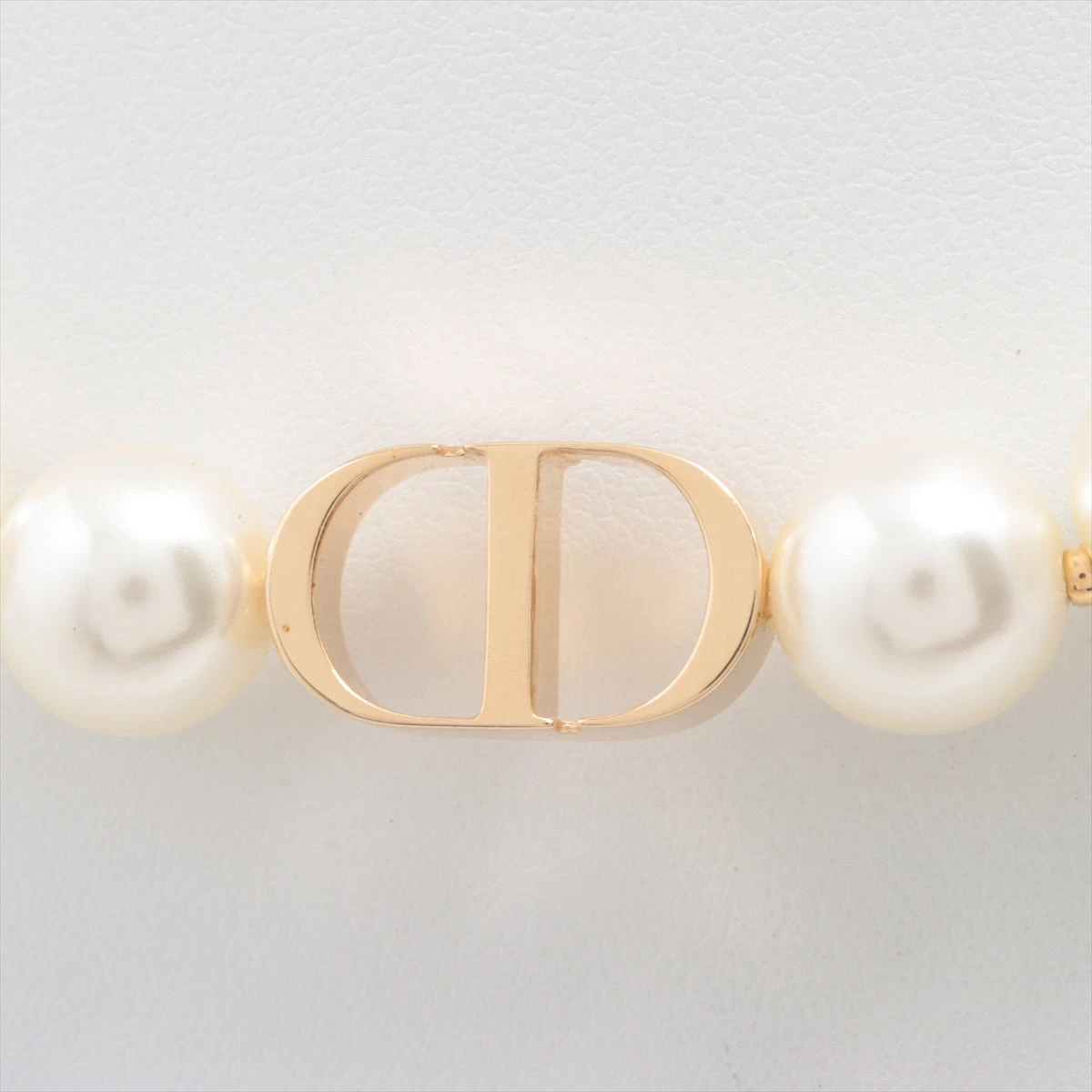 パールが上品♪【DIOR】Petit CD ゴールド W) Dior Petit CD Bracelet Gold Finish Metal & White Resin