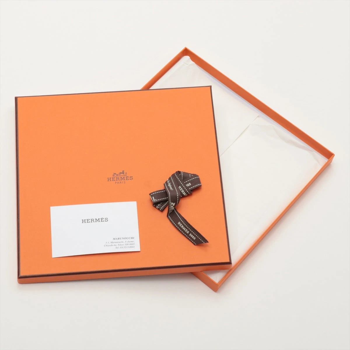 HERMES お洒落スカーフ カレ90 上品 シルク Objets de Curiosite HERMES お洒落スカーフ カレ90 上品 シルク Objets de Curiosite