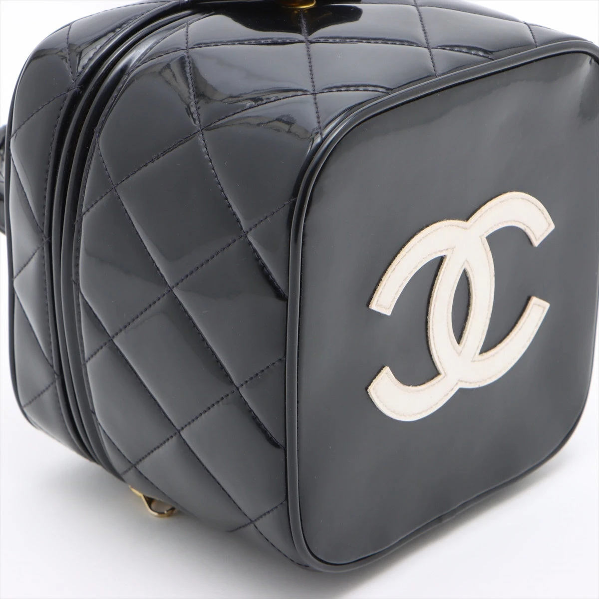 シャネル マトラッセ パテントレザー バニティバッグ ハートミラー