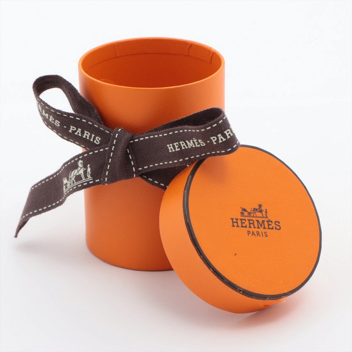 コーデのポイントに☆\tHermes\tMaxi Colliers de Chiensスカーフ コーデのポイントに☆	Hermes	Maxi Colliers de Chiens