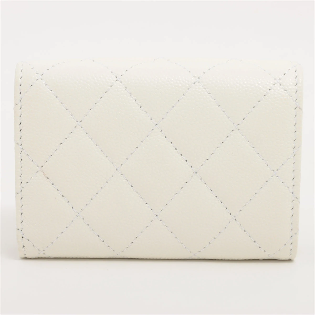【大人気】CHANEL パスポート キャビア ゴールド金具 ホワイト 春カラーが気分を上げる♡】CHANELキャビア パスポート (CHANEL