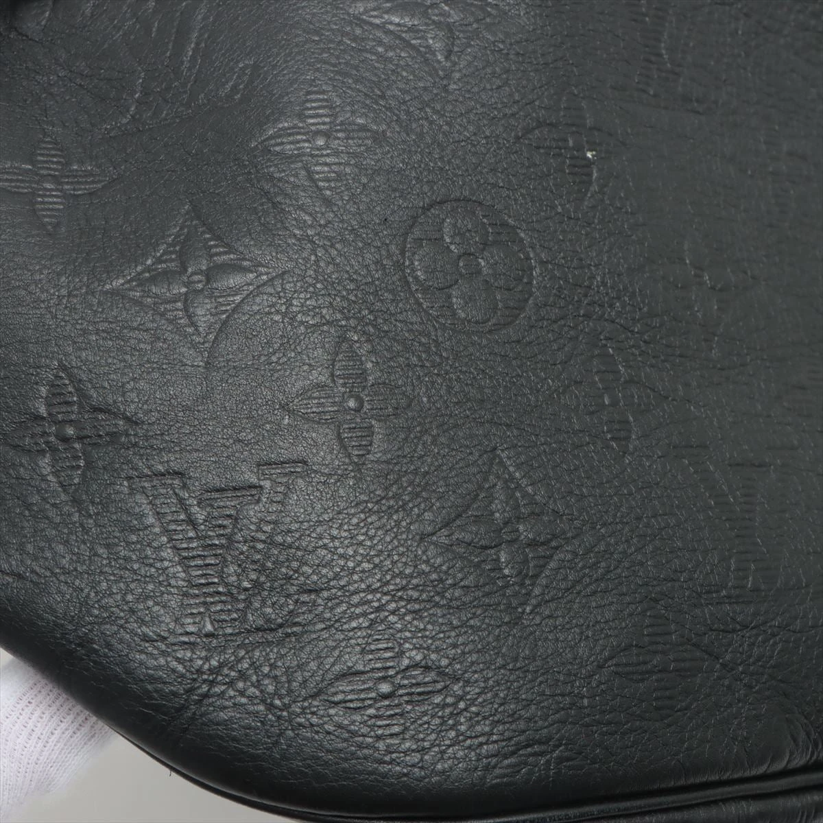 ヴィトン モノグラムシャドウ ディスカバリーバムバッグ M44388
