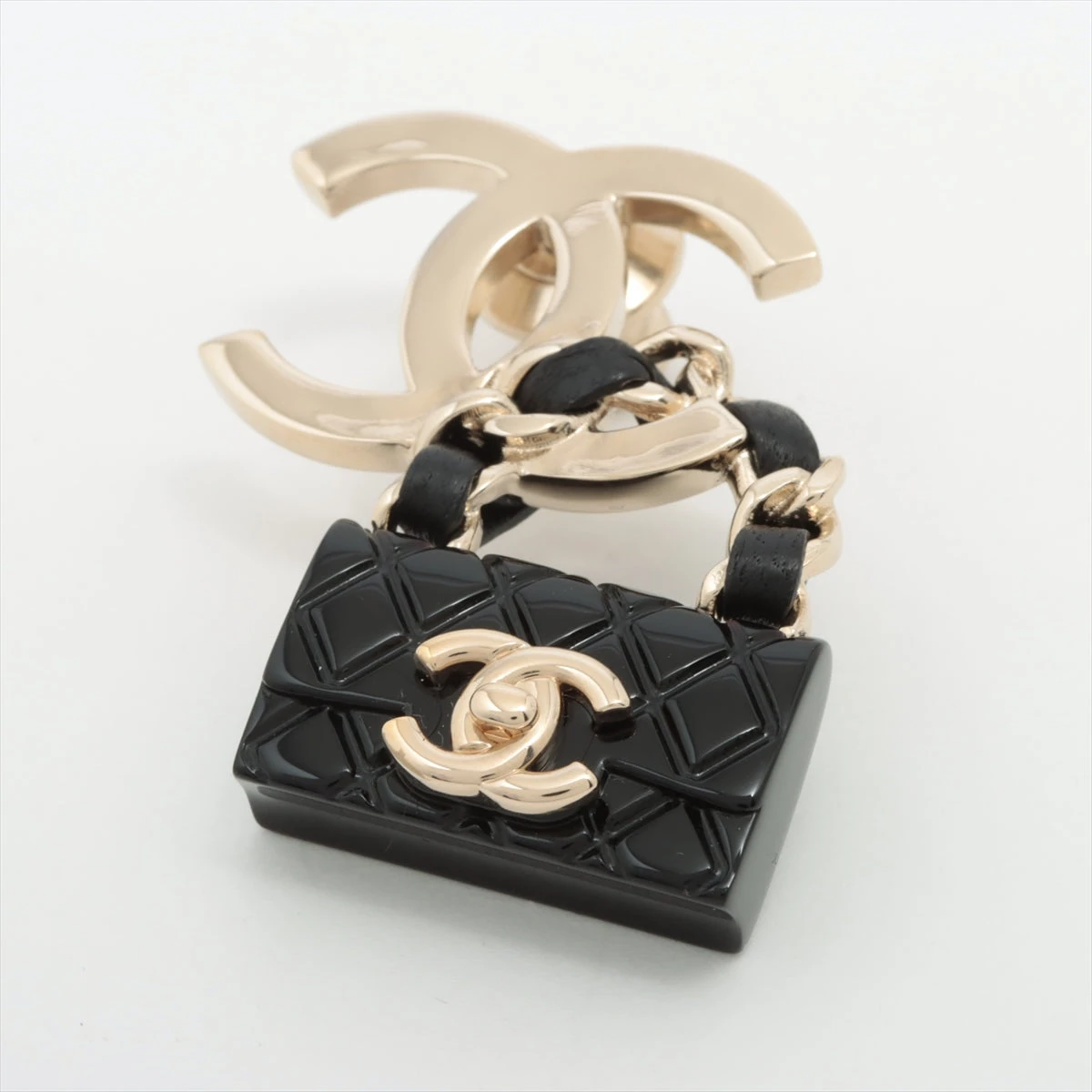 25A♥CHANEL ユニセックス レザー ターンロック ブローチ シャネル ターンロック ブローチ - メルカリ