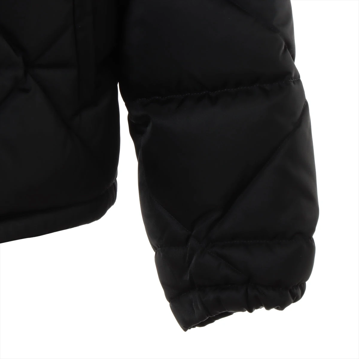 プラダ Re Nylon リ ナイロン 2022年 ナイロン ダウンジャケット プラダ Re Nylon リ ナイロン 2022年 ナイロン ダウンジャケット