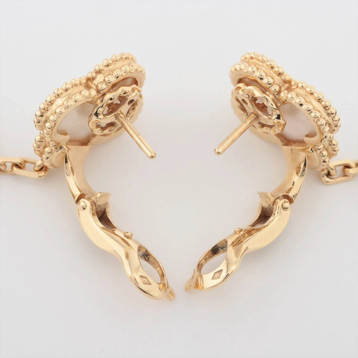 ヴァンクリーフアンドアーペル　ピアス　アルハンブラ ヴァンクリーフ&アーペル マジックアルハンブラ シェル オニキス