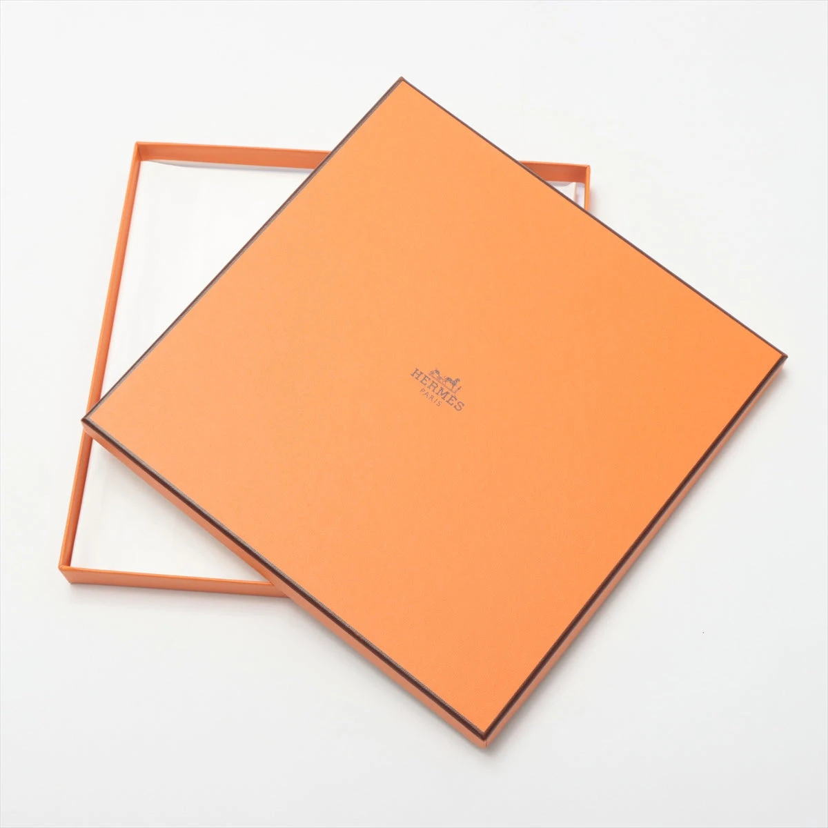 HERMES Plumets et Panaches エレガントなお色 エルメス / HERMES カレ 90 PLUMETS ET PANACHES/羽根と羽飾り