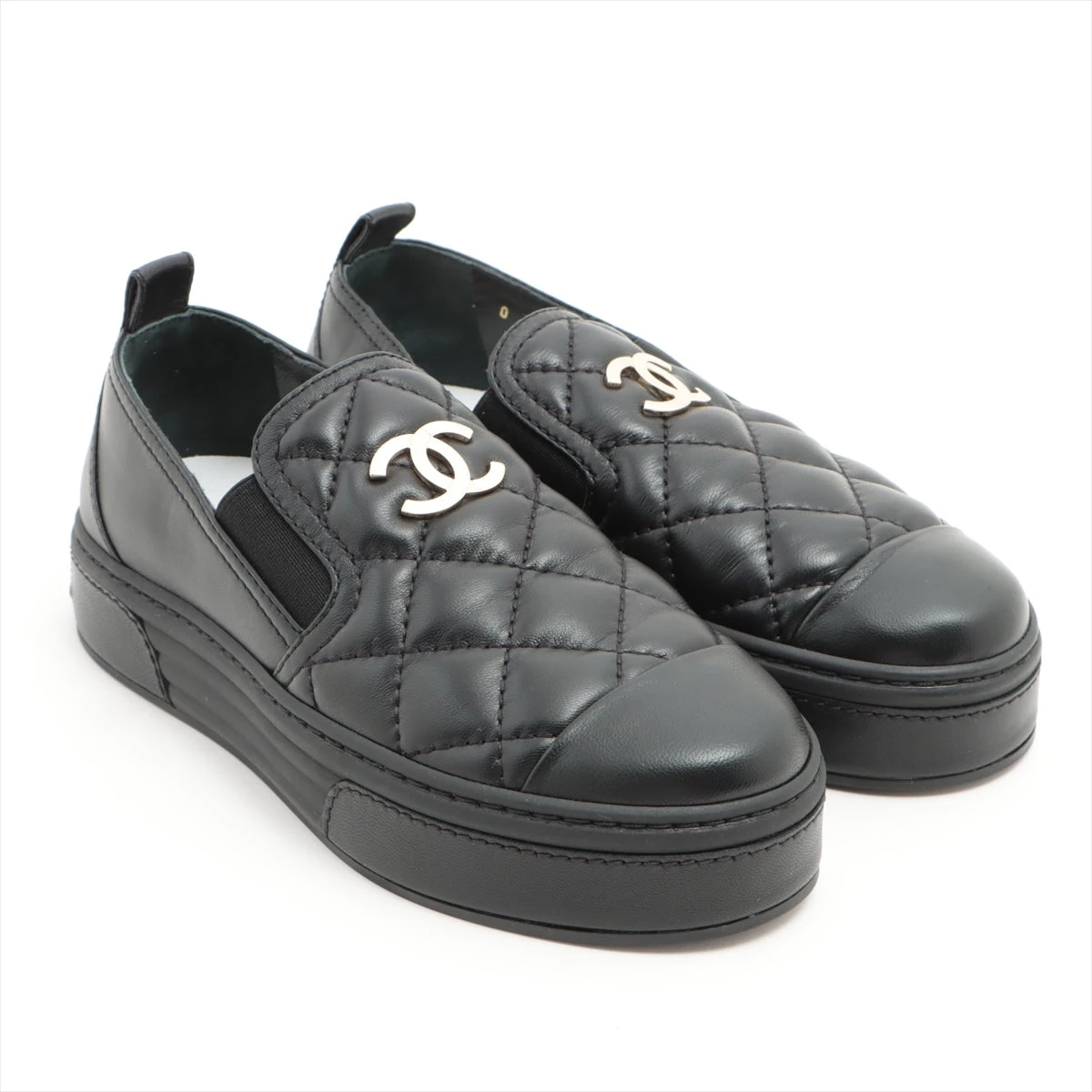 CHANEL シャネル　レザー　スニーカー　スリッポン　モカシン　３５ CHANEL（スリッポン/モカシン）のフリマアイテム一覧
