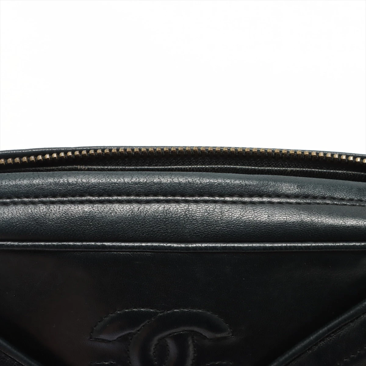 【CHANEL】シェブロン CC フラップ ジッパー ショルダーバッグ CHANEL(シャネル) シェブロン Vステッチ チェーンショルダー