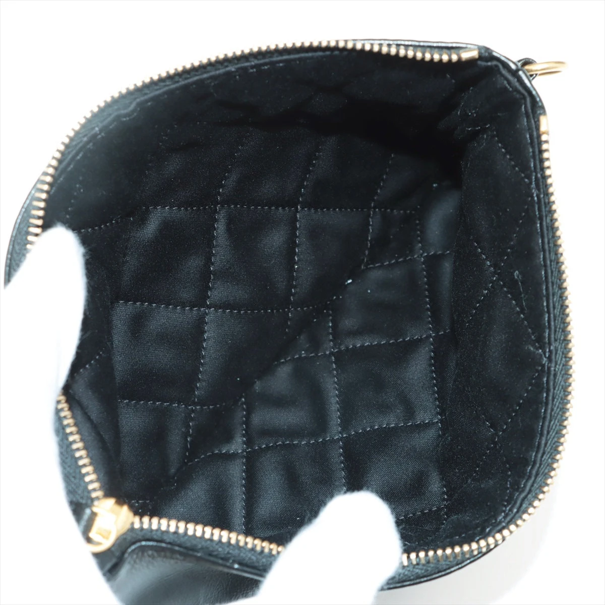CHANEL 22 スモール シャイニーカーフスキン ブラック ゴールドチェーン Chanel 22 small handbag, Shiny calfskin & gold-tone metal