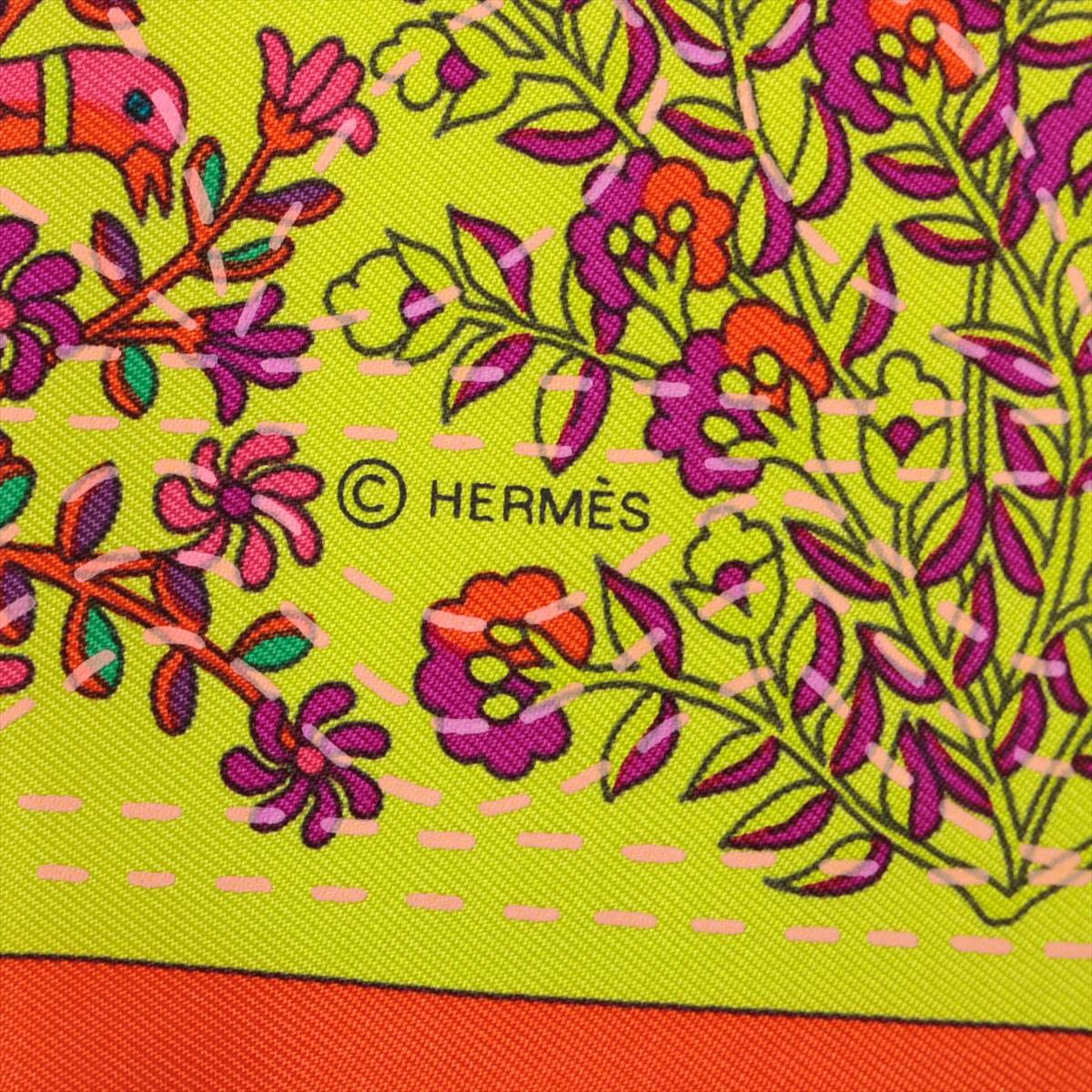 HERMES エルメス カレ90 スカーフ プロヴァンスの花刺繍 シルク エルメス カレ90 Pique Fleuri de Provence プロヴァンスの花