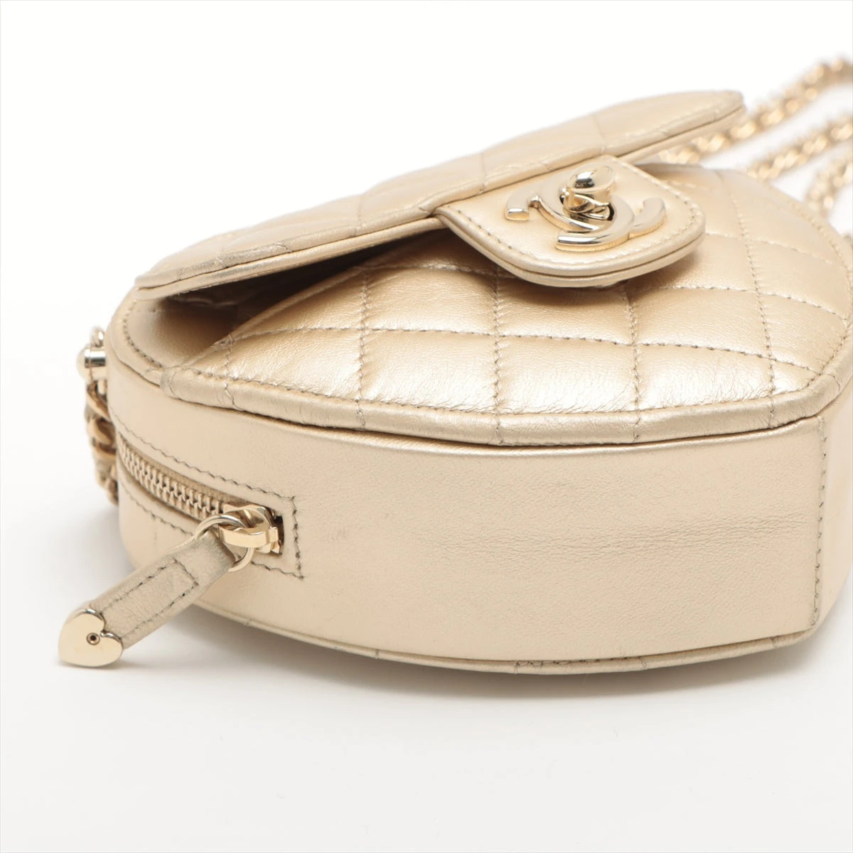 【CHANEL】ハート型 ショルダーバッグ ゴールド CHANEL - 新品未使用 CHANEL ハートシェイプ バッグ ゴールド