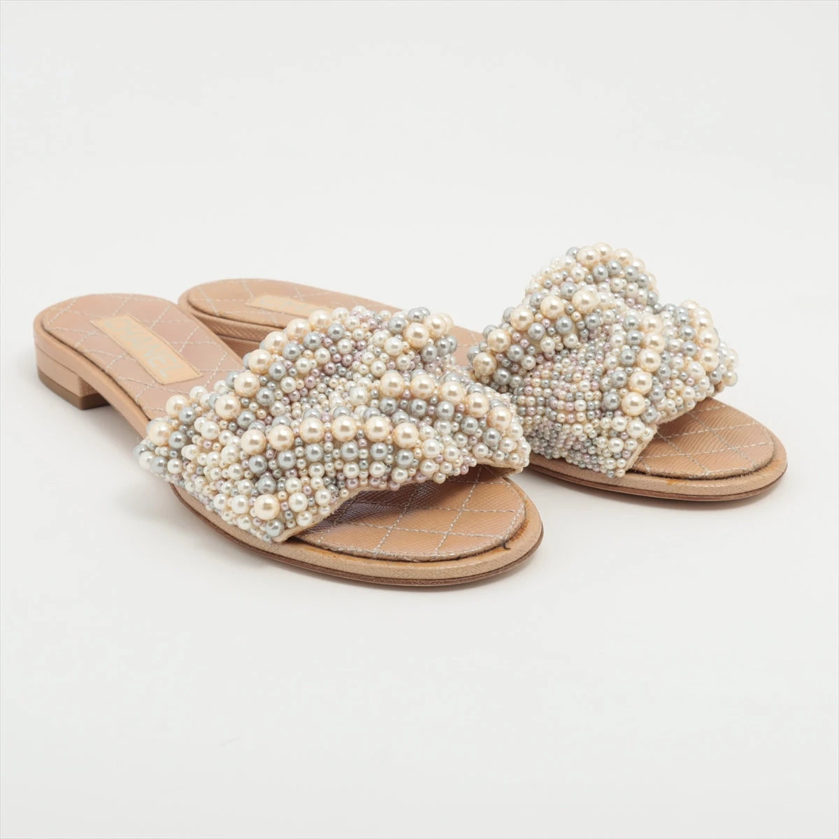 CHANELのサンダル パールベージュ size38 Chanel pearl sandals beige