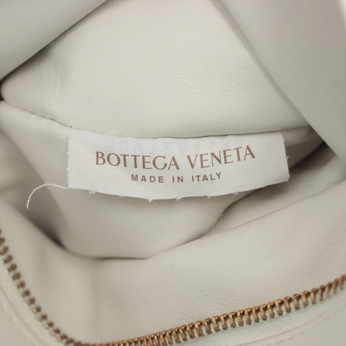 BOTTEGA VENETA　ボッテガヴェネタ　ザ　ツイスト　バッグ　ホワイト ボッテガヴェネタ ミニザツイスト レザー ハンドバッグ ホワイト