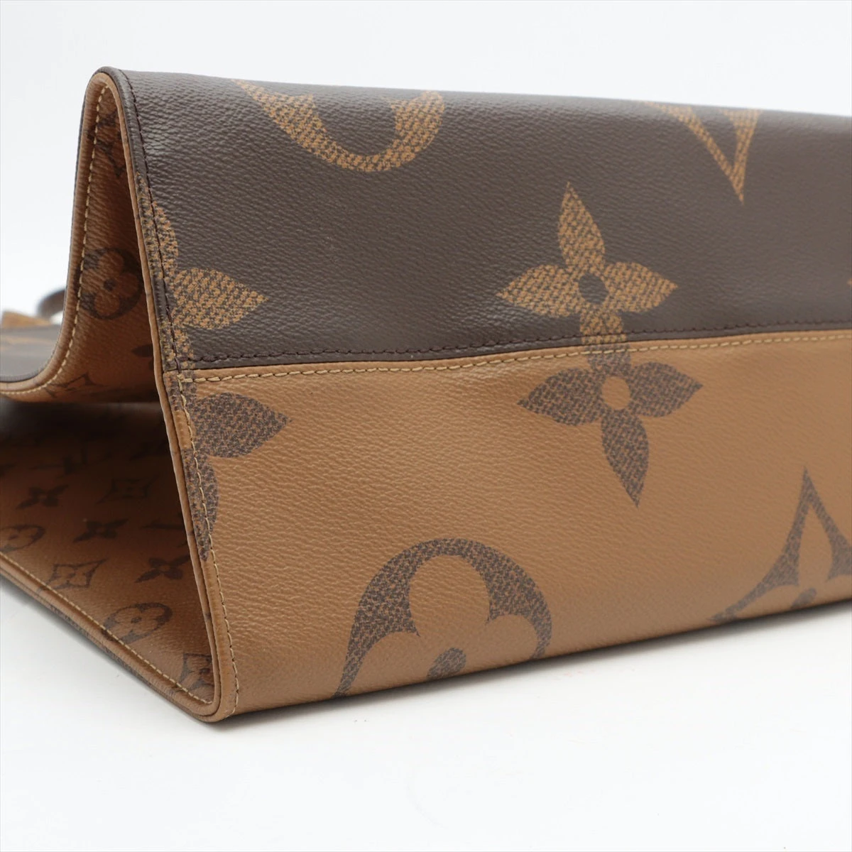 ヴィトン モノグラム ジャイアント リバース オンザゴー GM