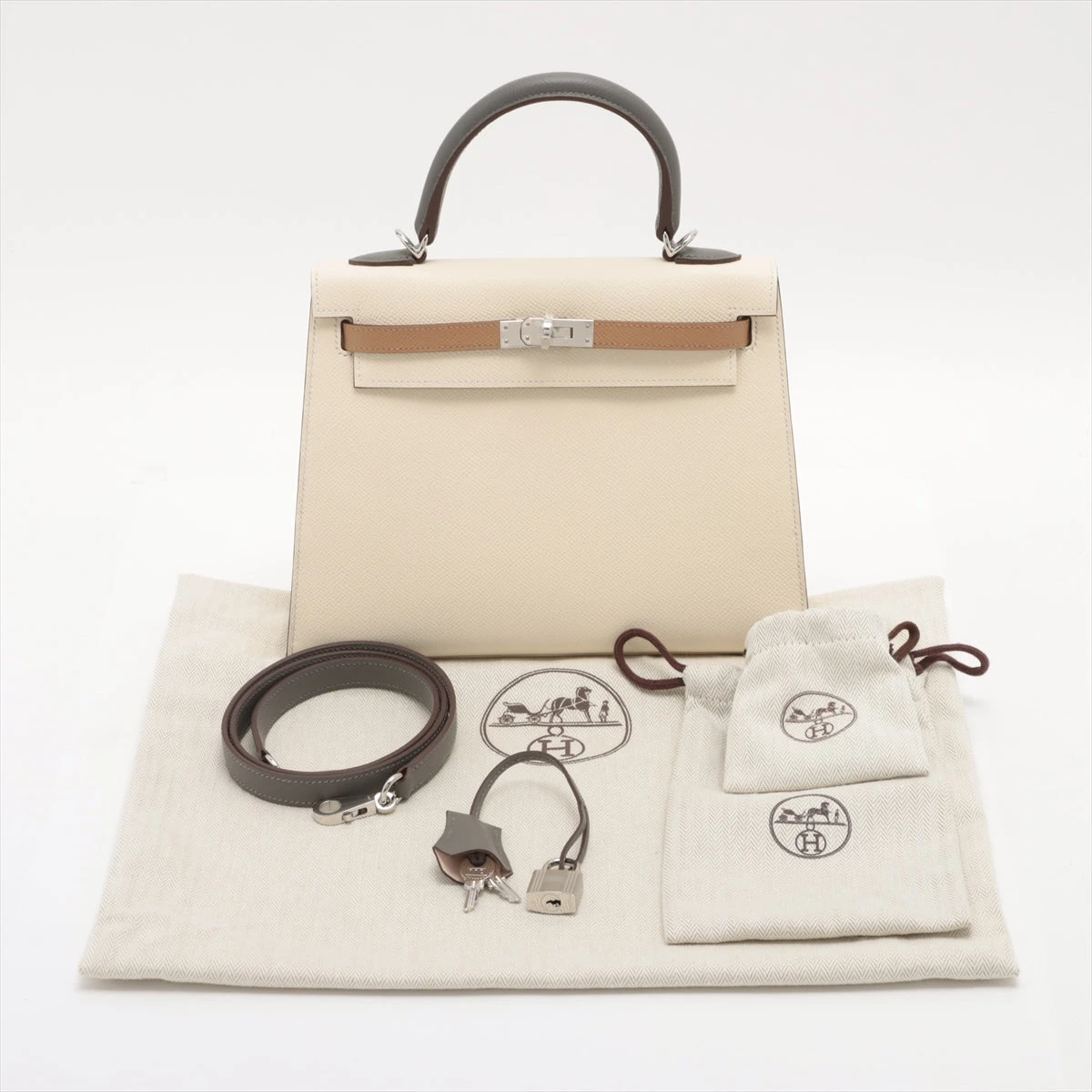 エルメス　ケリーバングル　ナタ HERMES - エルメス ケリーバングル カデナ モチーフ バングル