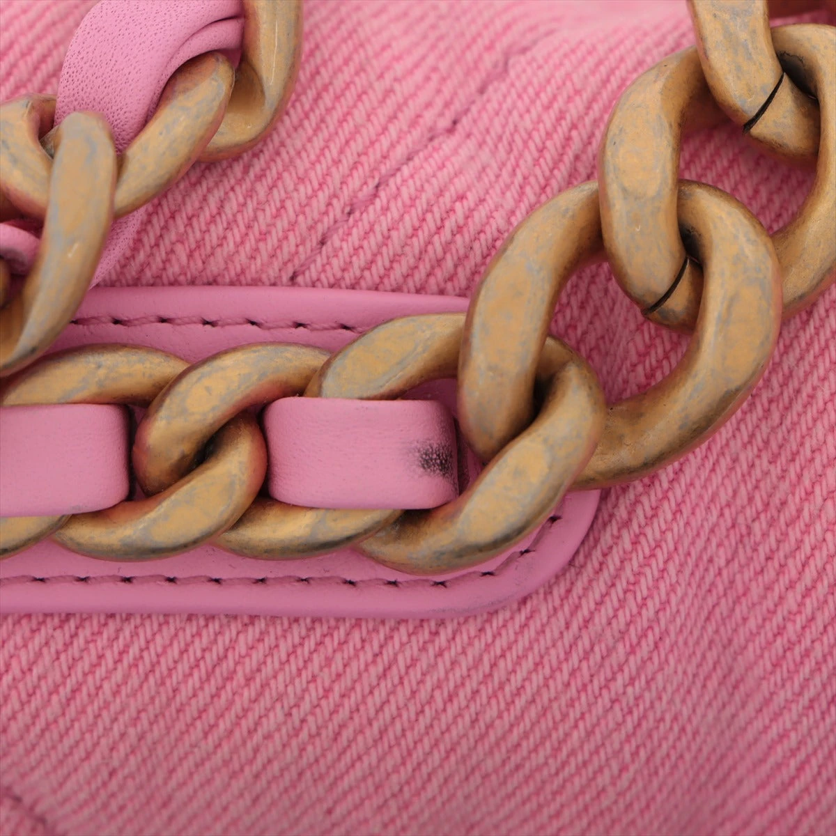 CHANEL シャネル19 ピンクデニム ゴールド ハンドバッグ シャネル シャネル19 デニム チェーンショルダーバッグ ピンク