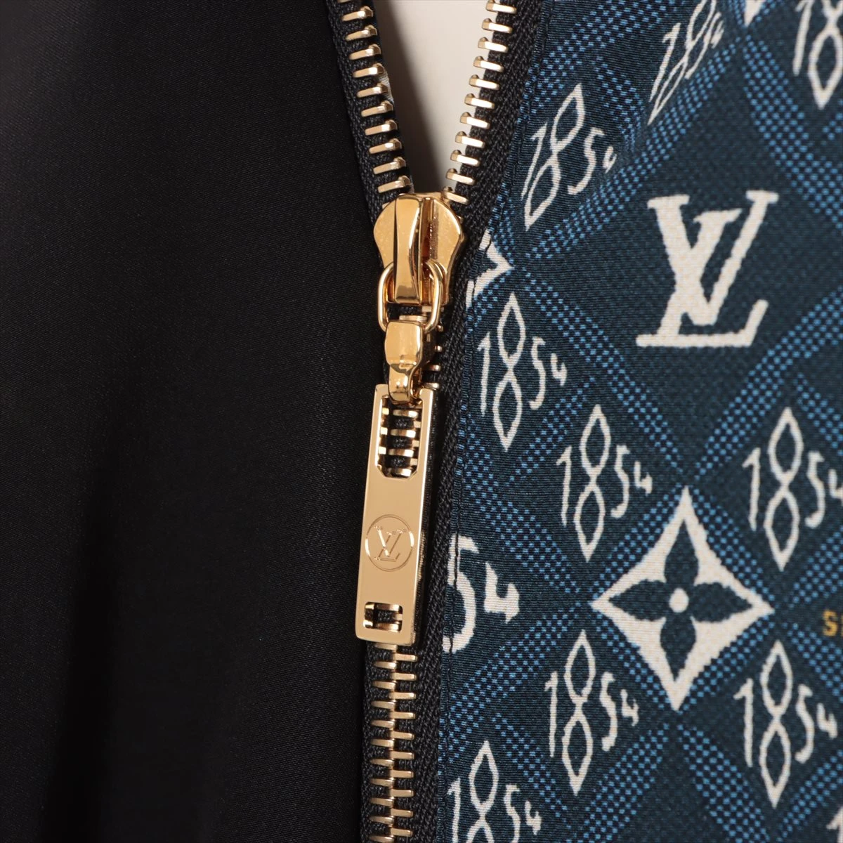 【美品】ルイヴィトン　シルクワンピース　ブルー　モノグラム　ノースリーブ ルイヴィトン LOUIS VUITTON モノグラム ワンピース シルク