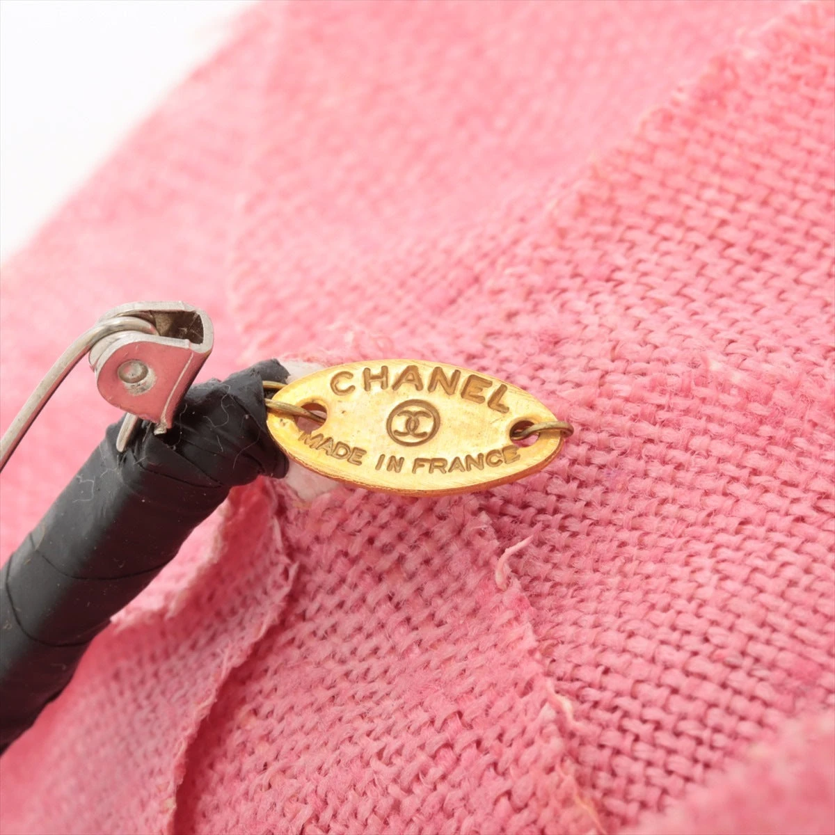 【CHANEL】鮮やかピンクで華やかに♪シャネルカメリアブローチ カメリア モチーフ ブローチ - イリディッセント コットン