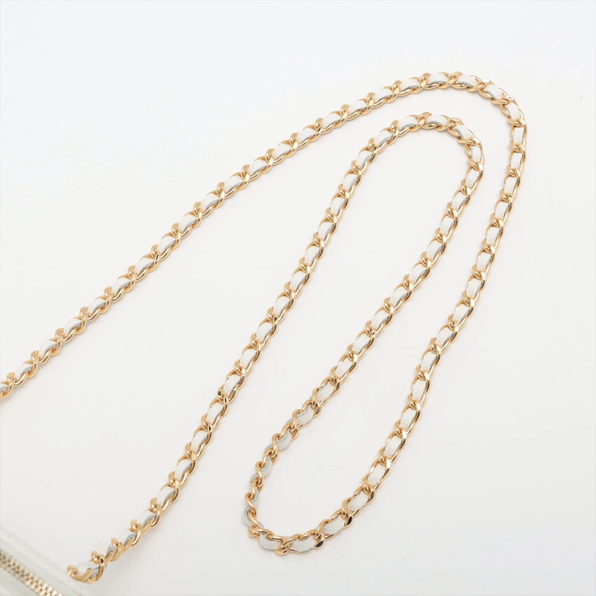 シャネル ホワイト キャビアスキン チェーンショルダーバッグ トランプ シャネル マトラッセ キャビアスキン チェーンショルダーバッグ