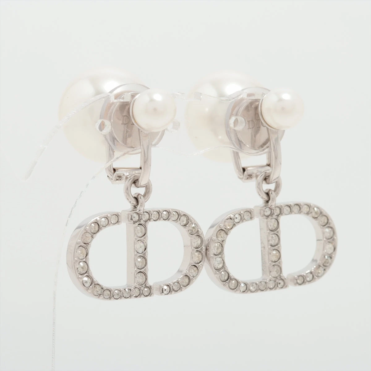 インパクトあるロゴが印象的 揺れるパールDior\tMissDiorブローチ インパクトあるロゴが印象的 揺れるパールDiorMissDiorブローチ
