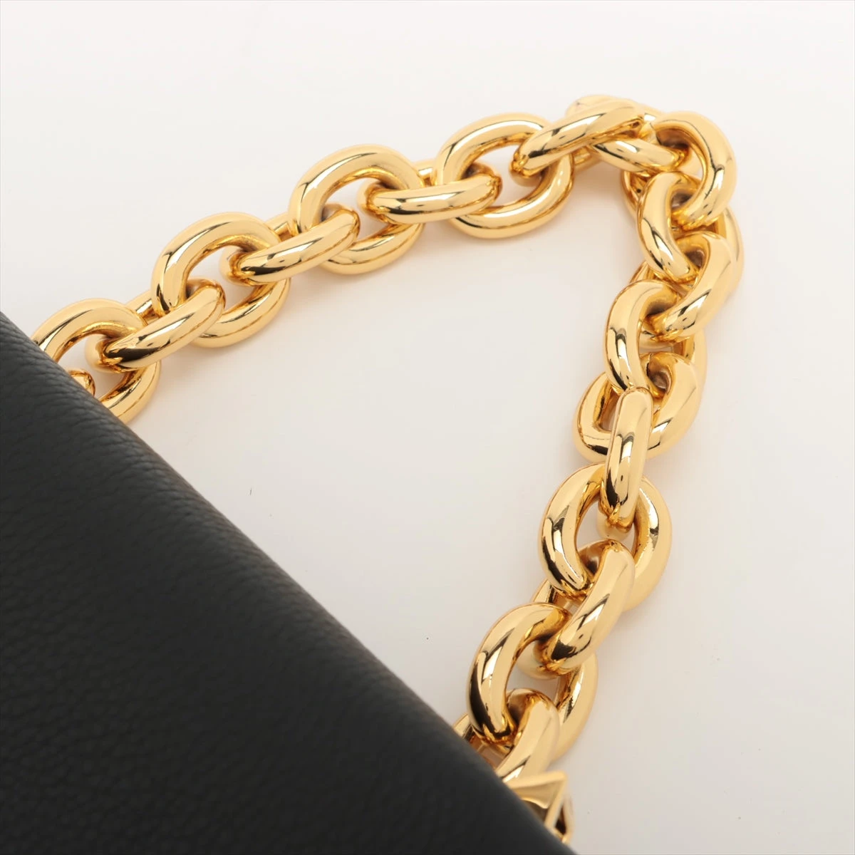 ボッテガヴェネタ マウント レザー チェーンショルダーバッグ