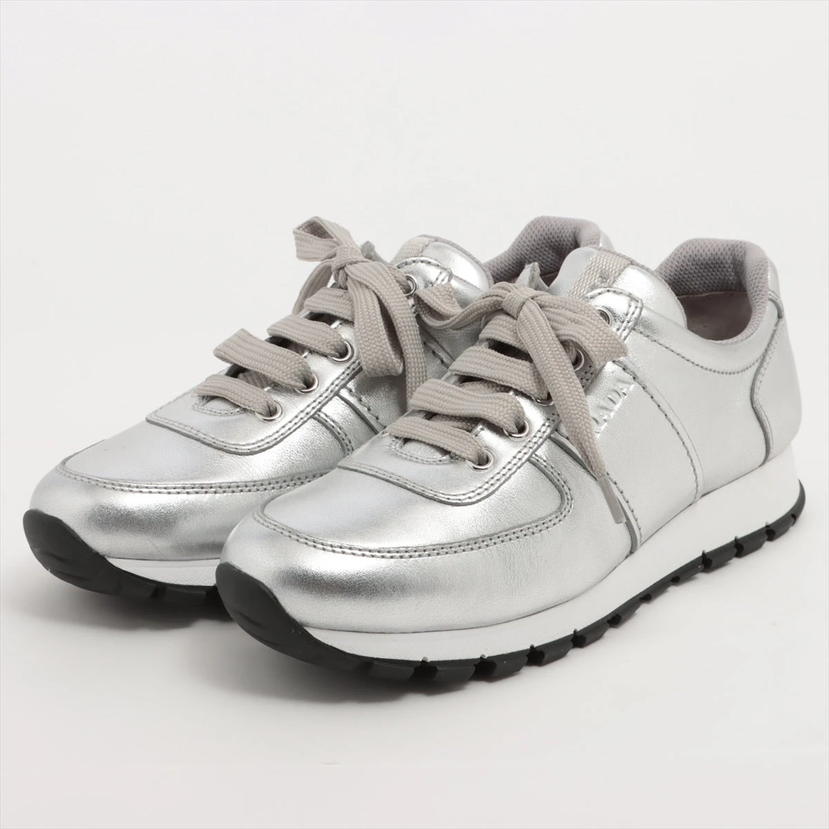 【送料込】 プラダ スニーカー PRADA(プラダ シルバー（シルバー（銀色）系 靴
