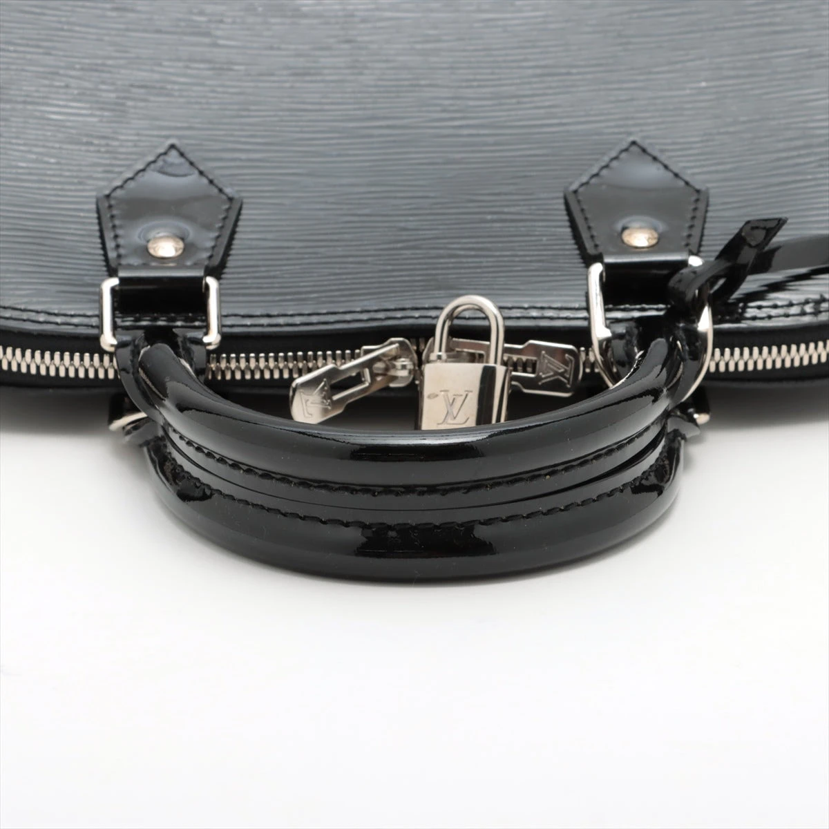 ✨極美品✨ルイヴィトン エピ・エレクトリック　アルマ　M4032N 鑑定済み ルイ・ヴィトン(LOUIS VUITTON)ルイヴィトン エピ アルマBB