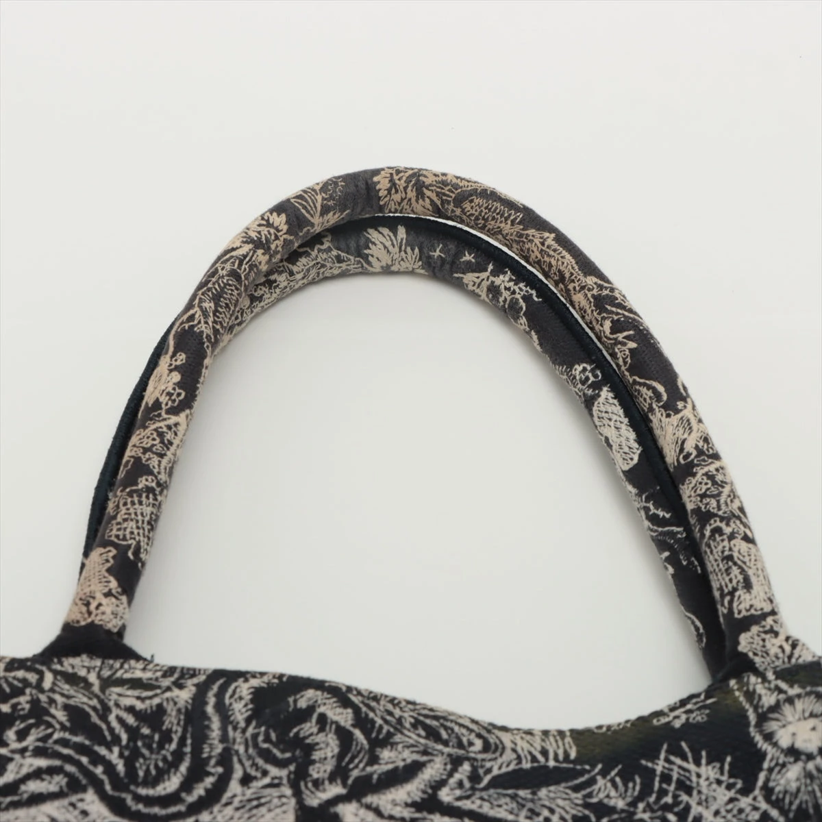 クリスチャンディオール リバース トワル ドゥ ジュイ エンブロイ