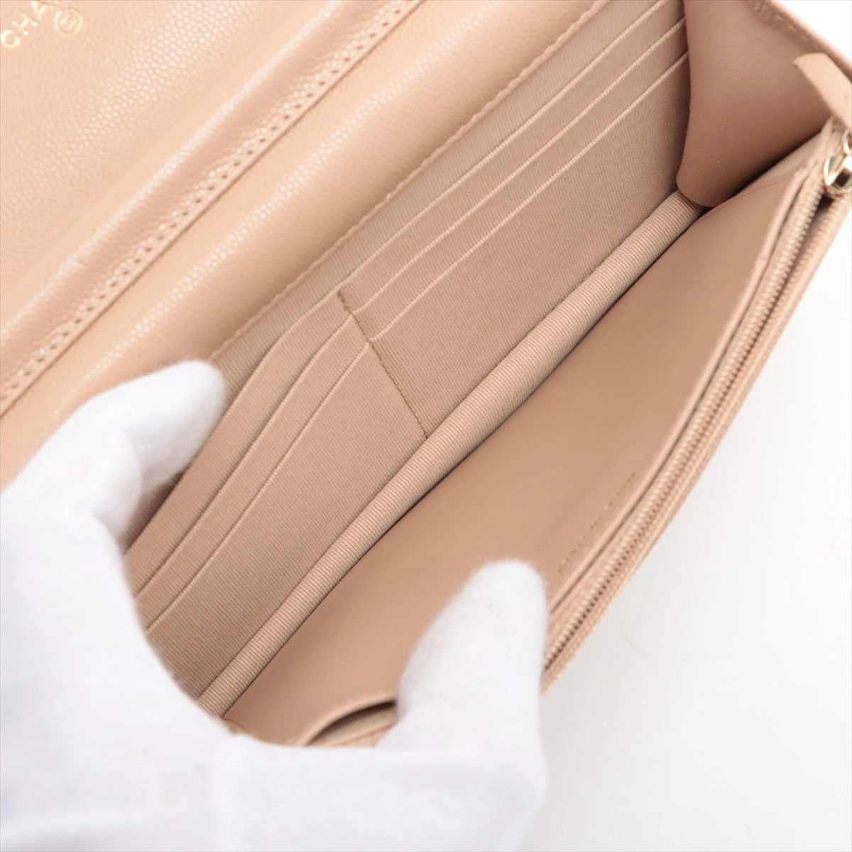 CHANEL ベージュ オープントゥ ウェッジヒール ベージュ ゴールドチェーン シャネル マトラッセ キャビアスキン チェーンウォレット