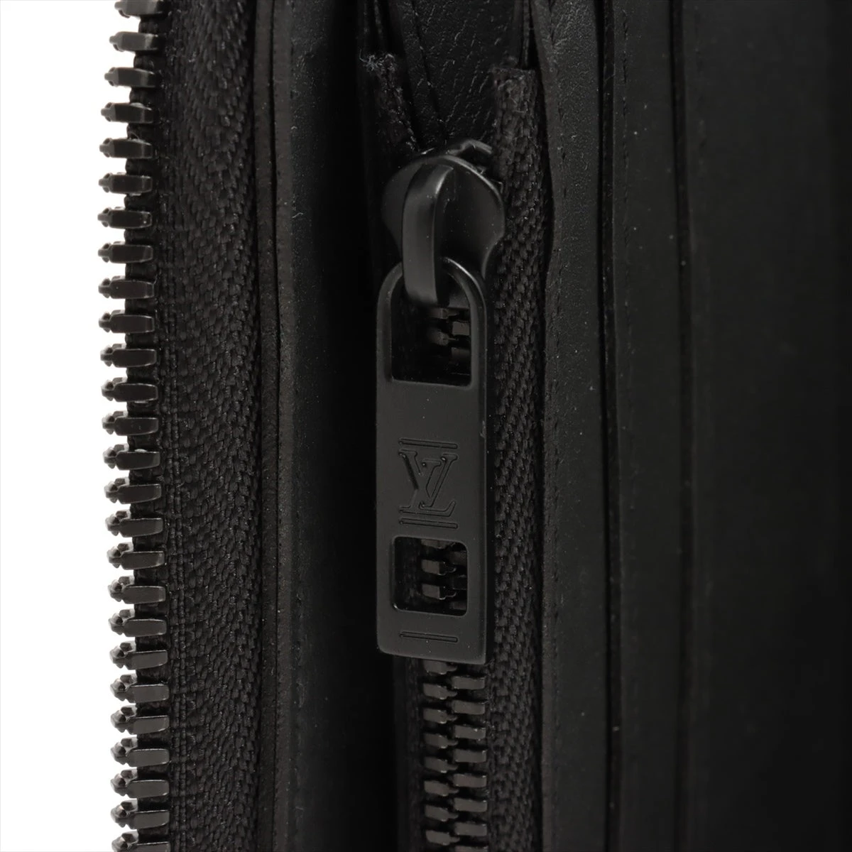 ヴィトン LVアエログラム ジッピーウォレットヴェルティカル M81743