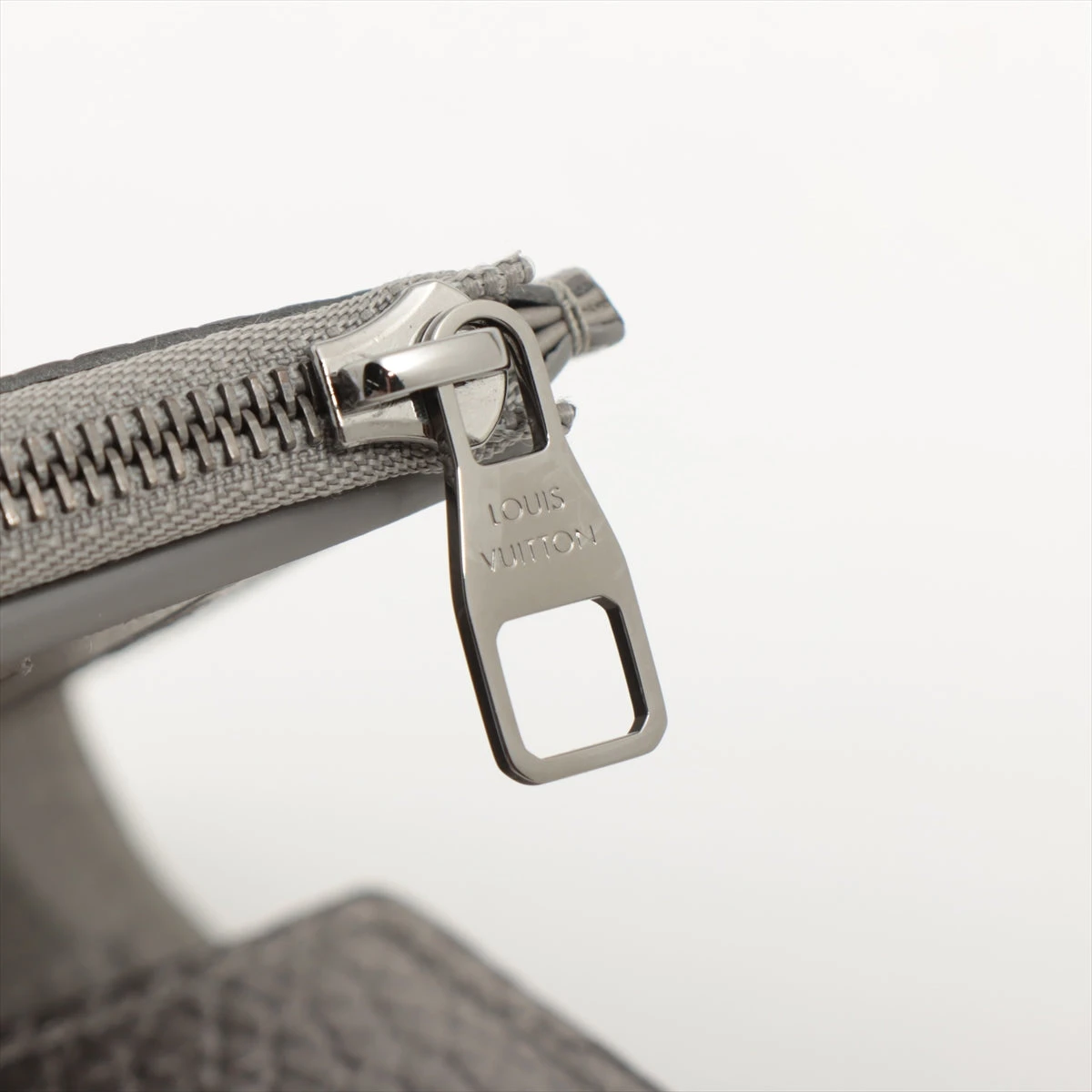 ヴィトン トリヨンレザー ポルトフォイユカプシーヌコンパクト M81671 