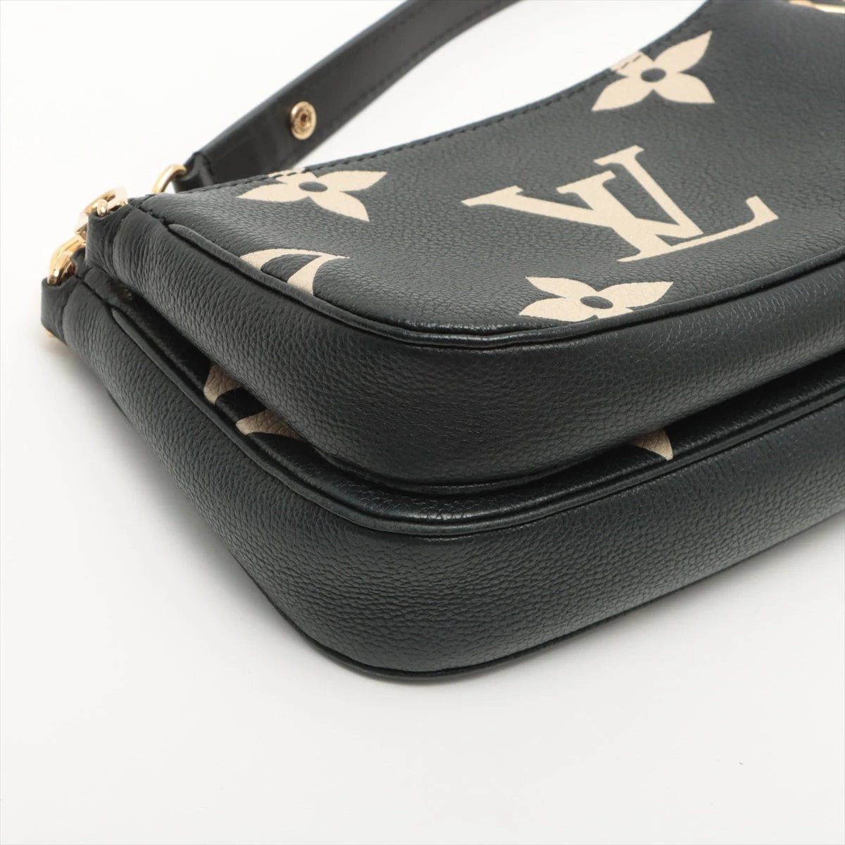 ヴィトン バイカラー モノグラム アンプラント ミュルティポシェット