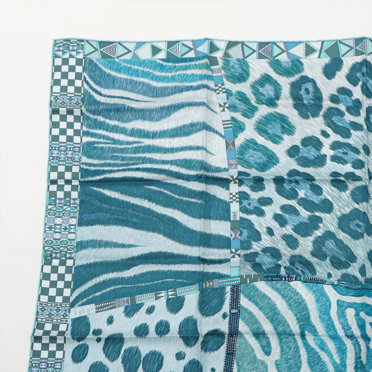 エルメス カレ90 PELAGES ET CAMOUFLAGE 野生とカモフラージュ