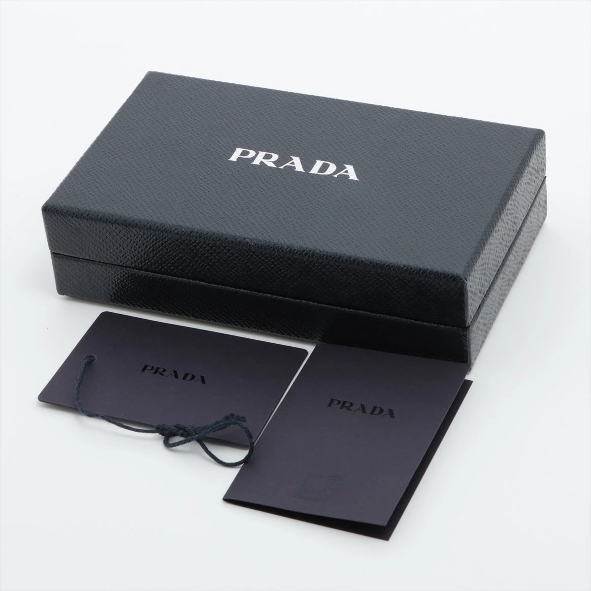 PRADA ブラックレザー イヤホンケース PRADA】プラダ レザーイヤホンケース サフィーノ - メルカリ