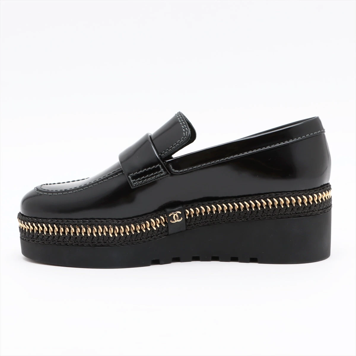 CHANEL ブラックレザー ローファー 37 NEW CHANEL Size 37EU Black Quilted Flap Turnlock Gold CC