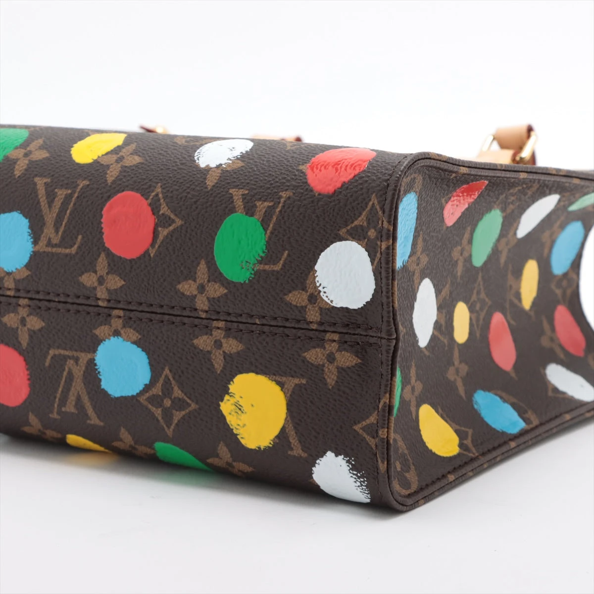 ヴィトン×草間彌生 モノグラム オンザゴー PM M46380 ブラウン