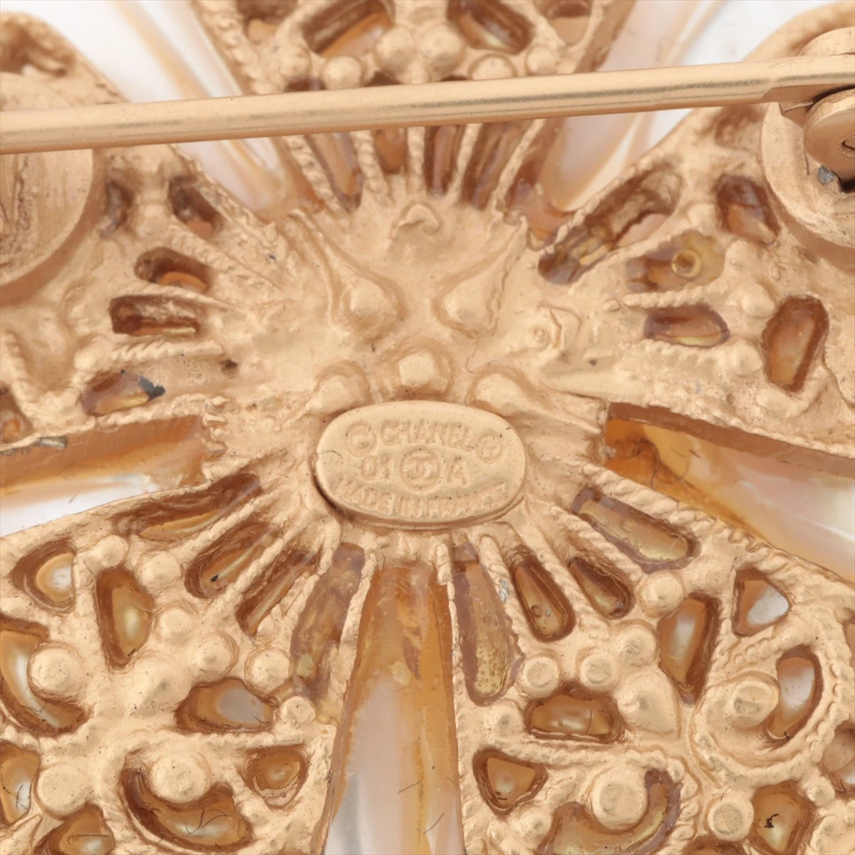 シャネル　カメリア　ホワイトシェル　ブローチ　ココマーク　レース シャネル カメリア ホワイトシェル ブローチ ココマーク レース