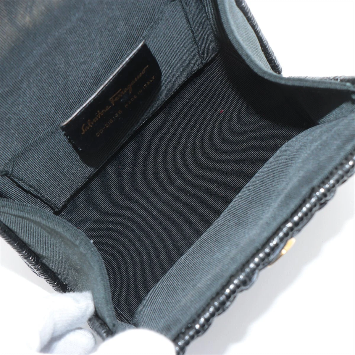 フェラガモ ガンチーニ ラタン カゴバッグ ブラック 正面金具緩みあり